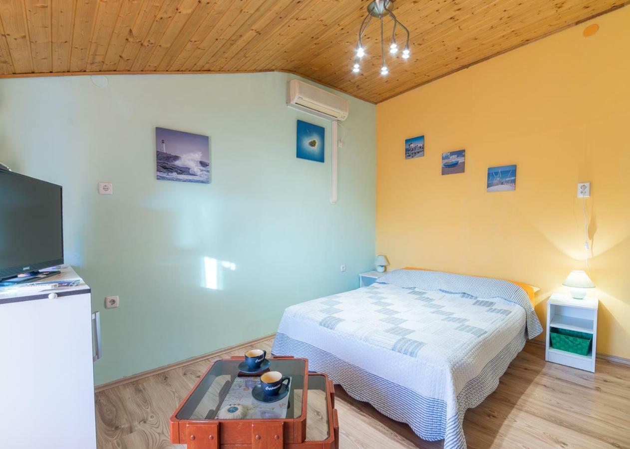 Apartment In Center Pula Extérieur photo