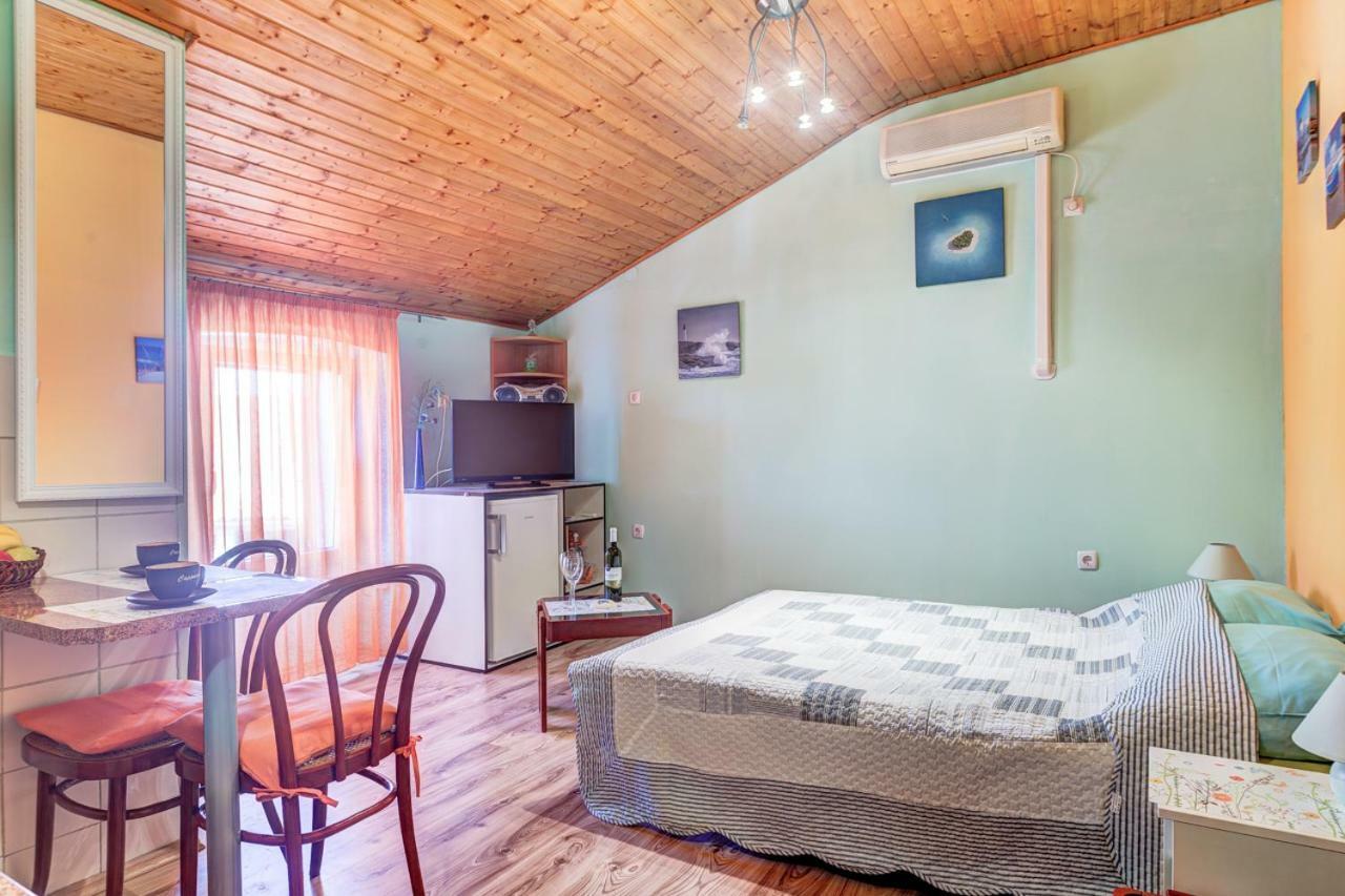 Apartment In Center Pula Extérieur photo